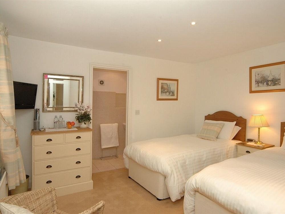 Endeavour House 4*